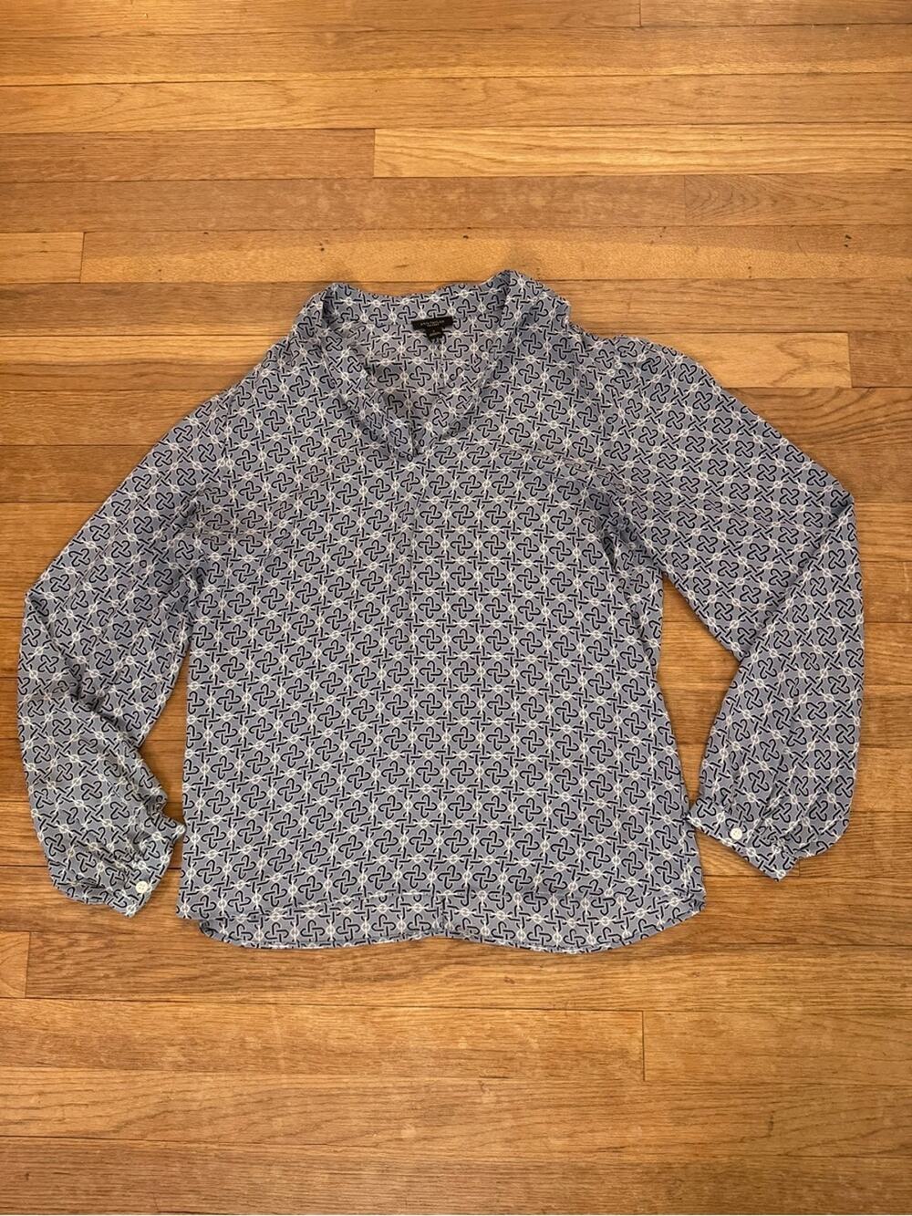 Ann Taylor Factory Women's Blue Navy White Geometric V-Neck Blouse - Size S
 b62